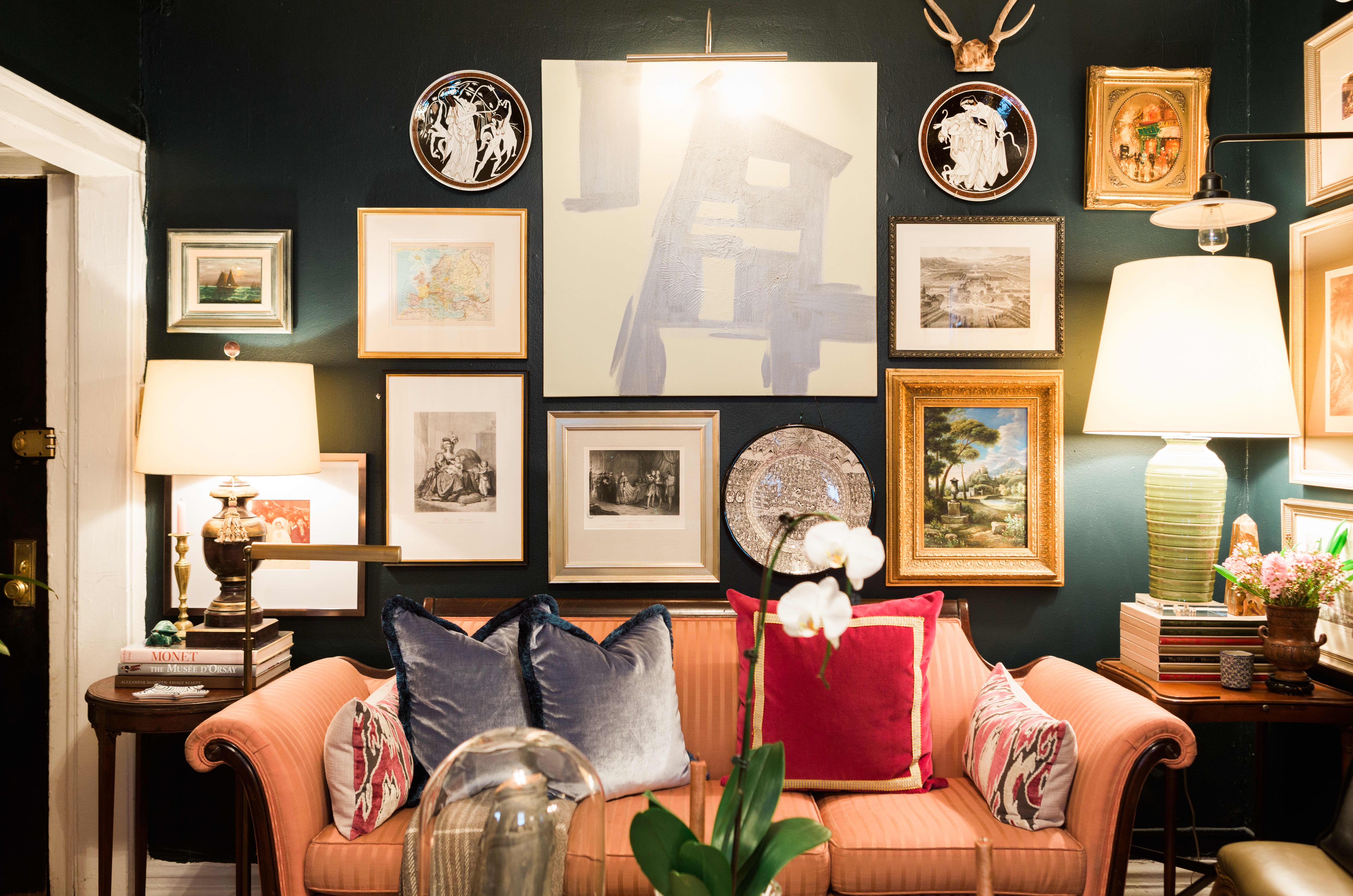 House Tour A Tiny Maximalist Chicago Studio Apartment Apartment Therapy