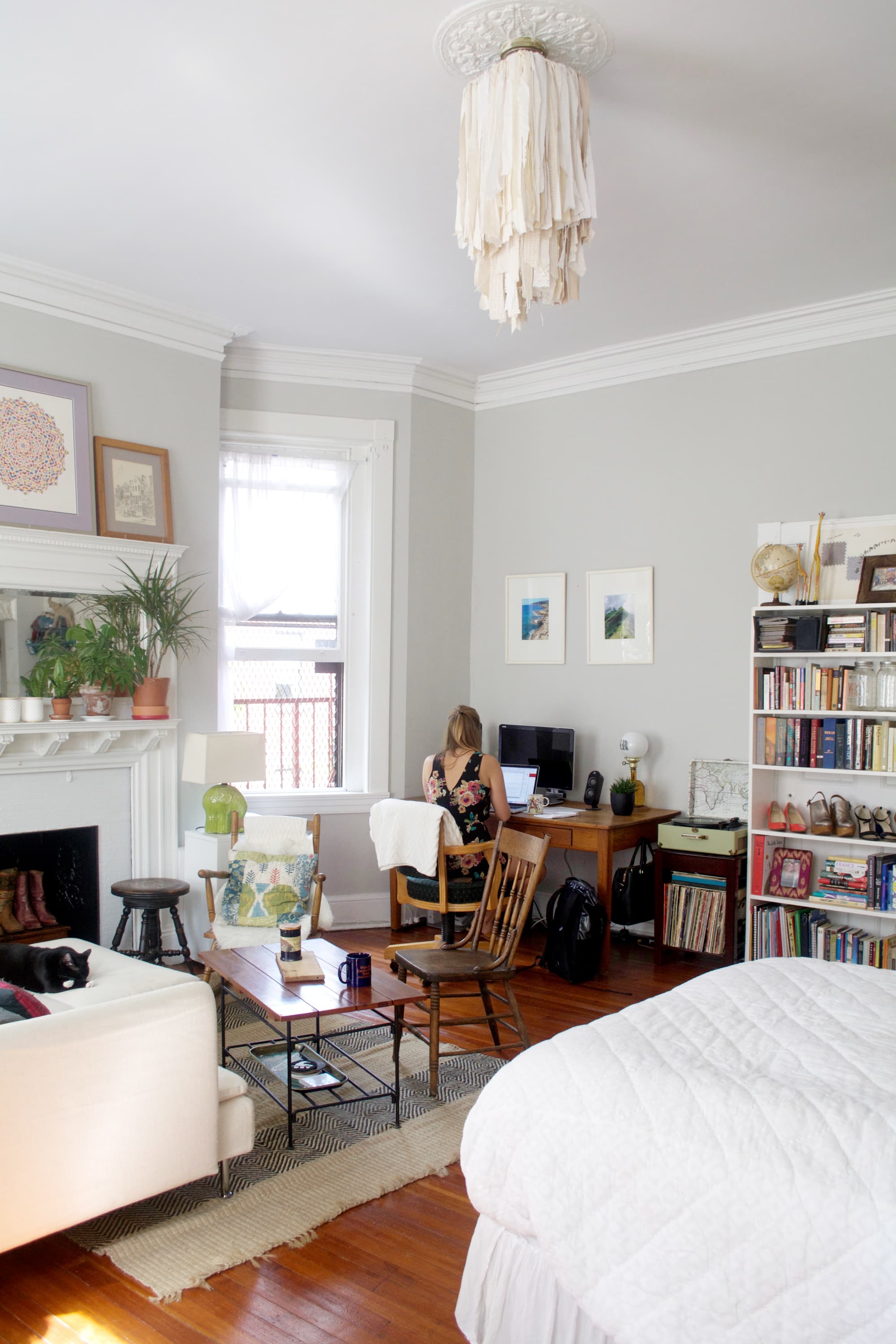 house-tour-a-cheery-450-square-foot-baltimore-studio-apartment-therapy