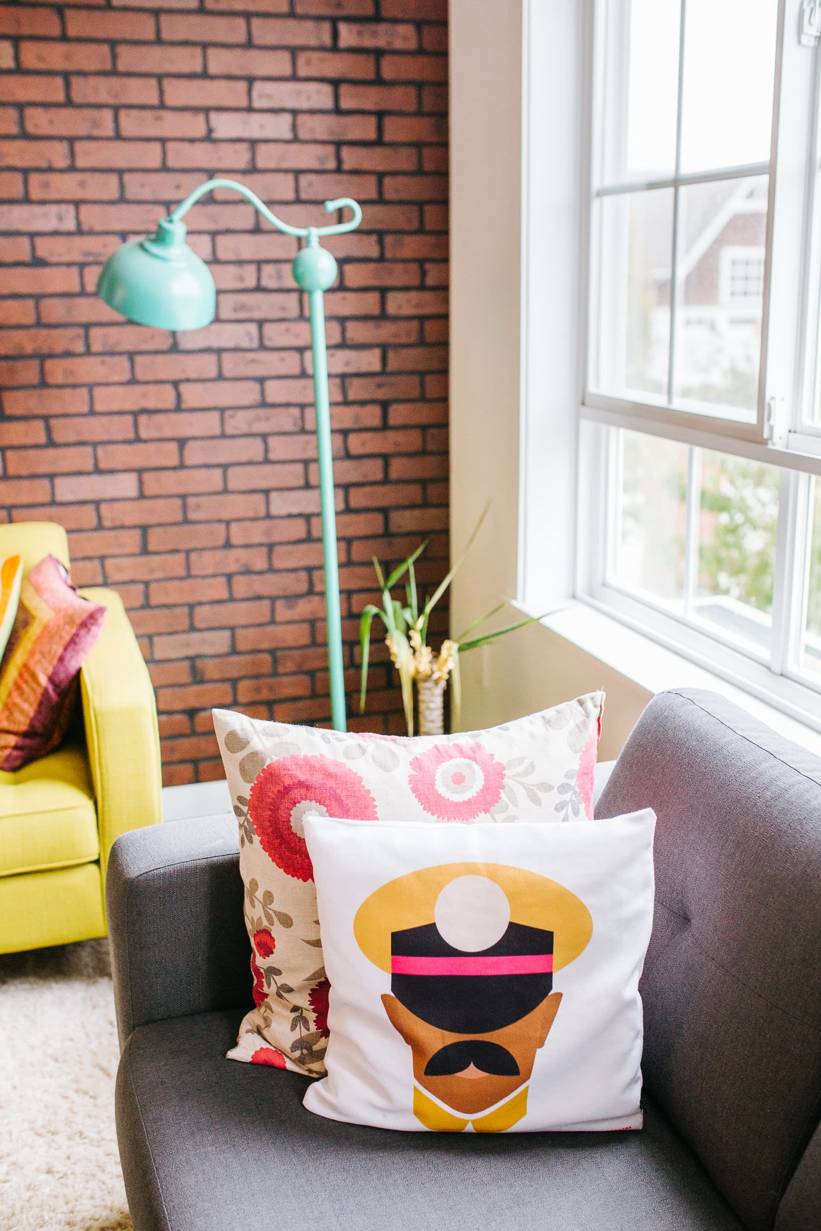 House Tour A Colorful Canadian Townhouse Apartment Therapy   D0e0bc0aaecb1cd24941d0ccbf60cbca54a446b8