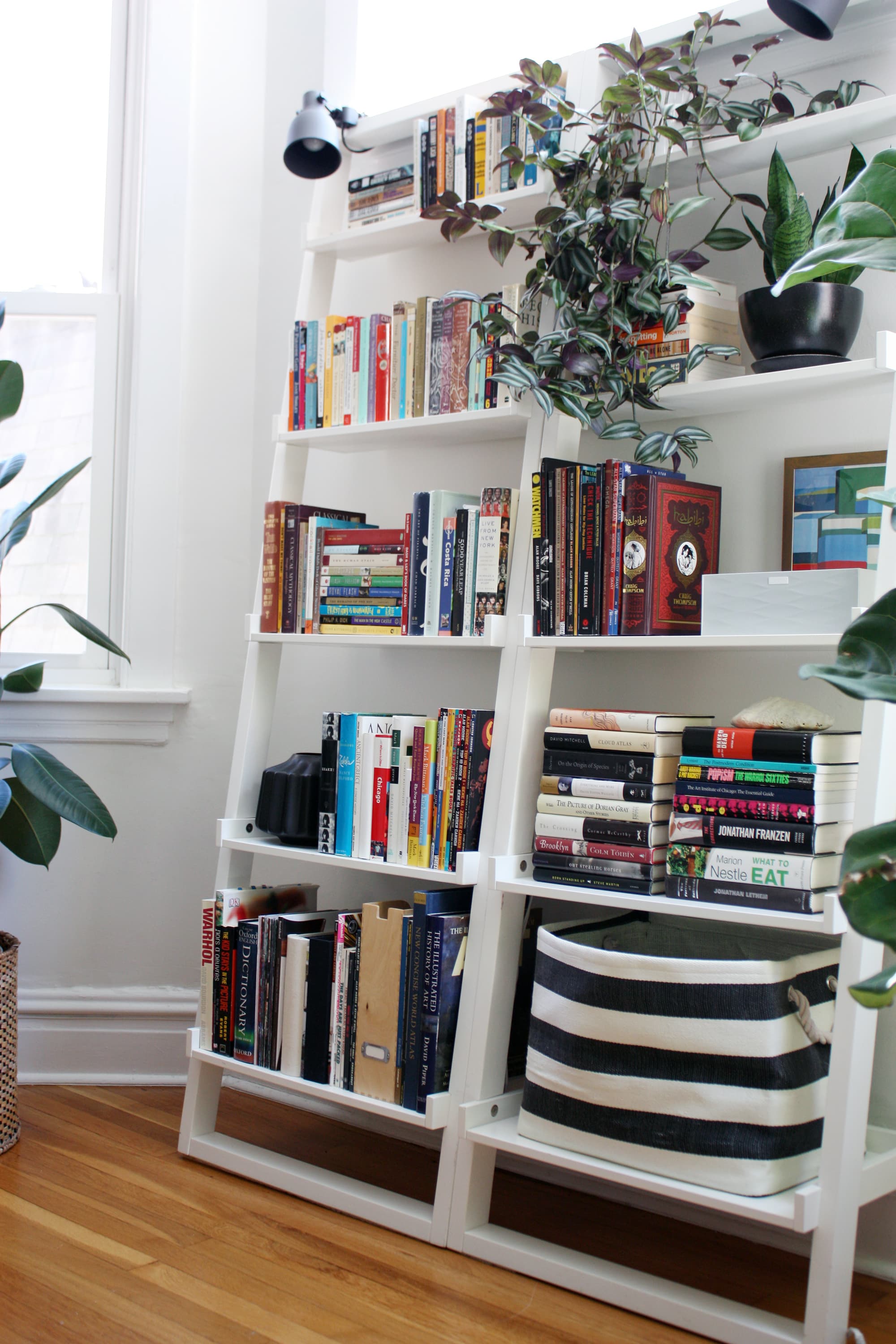 House Tour: A Graphic Modern Chicago Home | Apartment Therapy