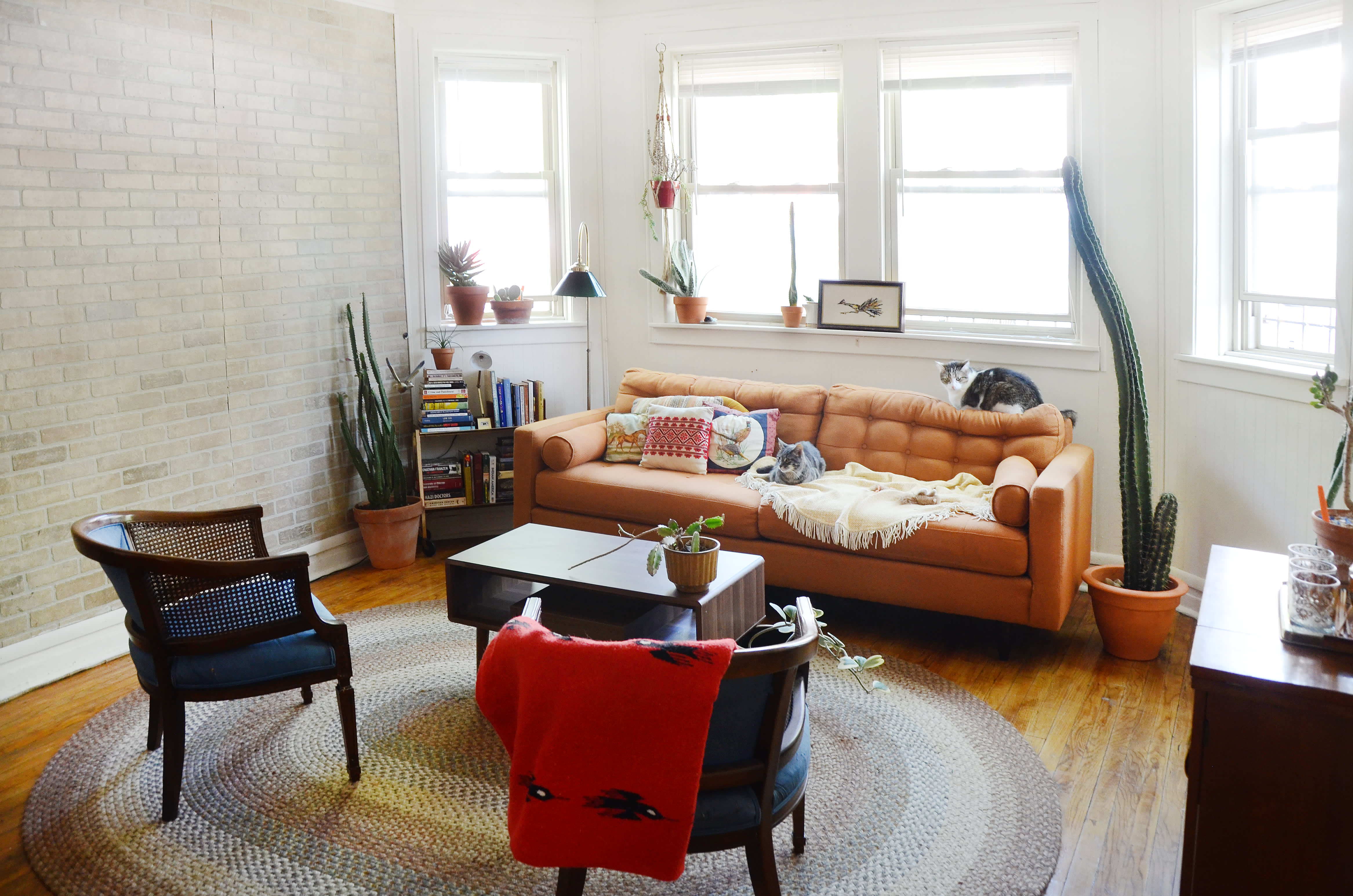 Tour a Chicago Garden Unit Filled with Vintage Finds | Apartment Therapy