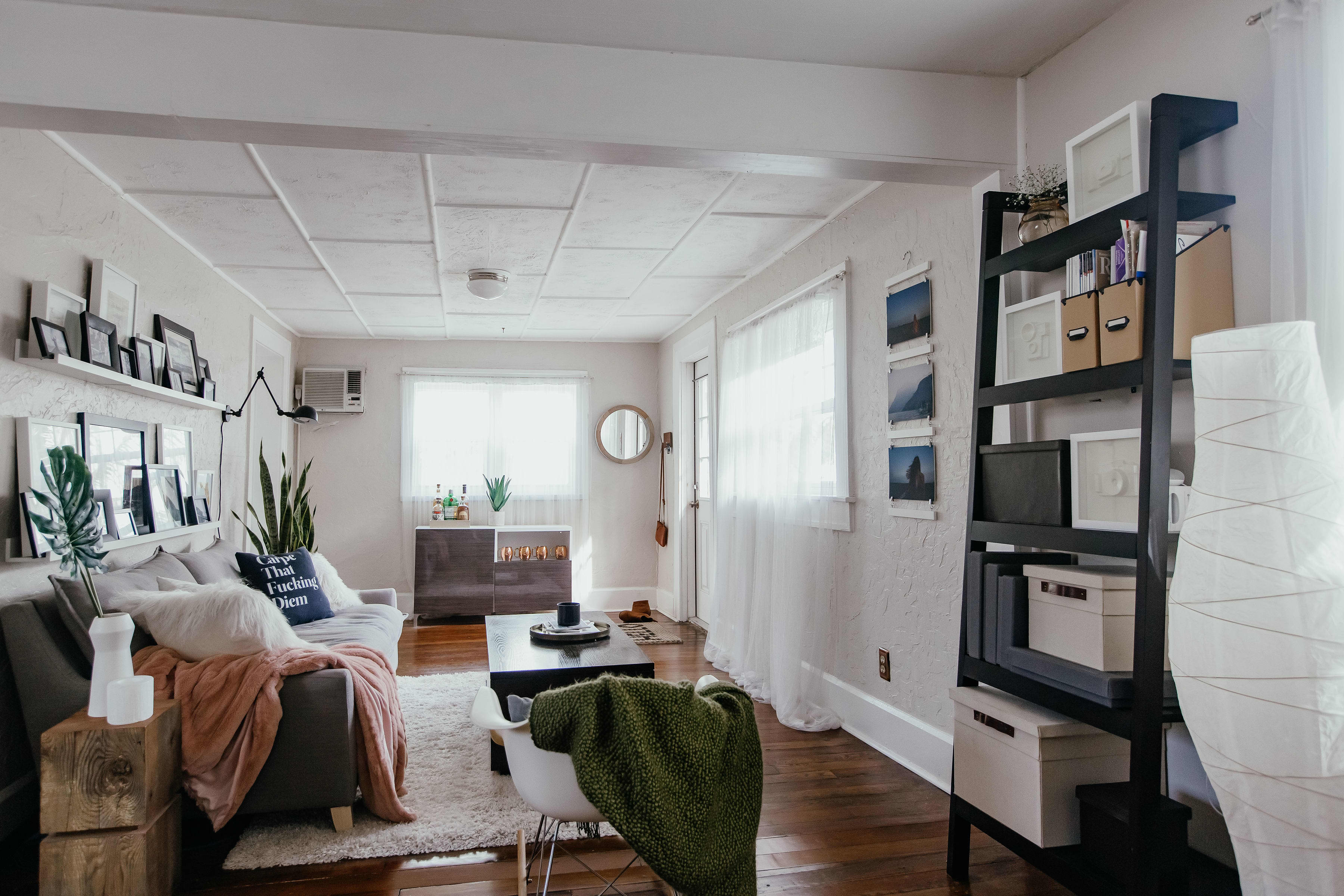 Small Apartment Therapy: Maximizing Space and Style in Compact Living