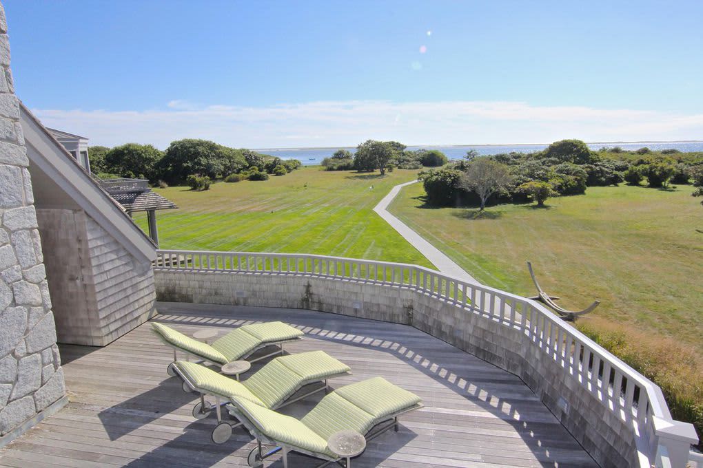 Barack Michelle Obama Martha's Vineyard House Photos Apartment Therapy