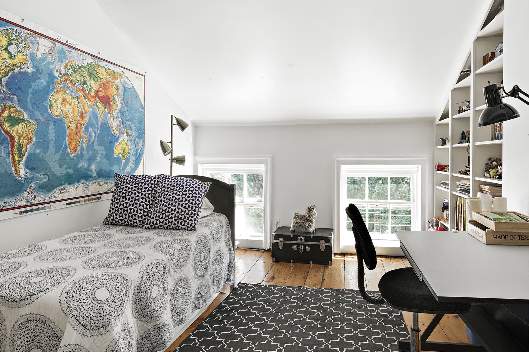 Seinfeld Elaine Benes NYC Townhouse Photos Apartment Therapy