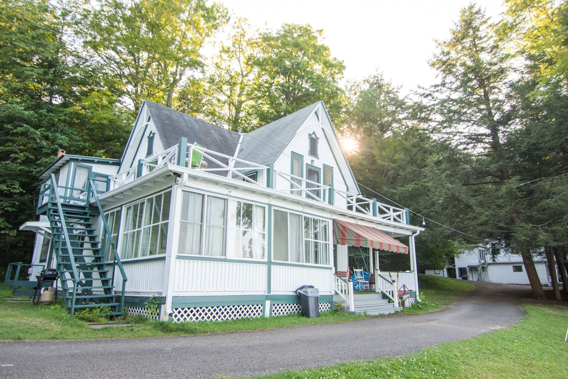 The Marvelous Mrs Maisel Catskills Resort Is for Sale Apartment Therapy