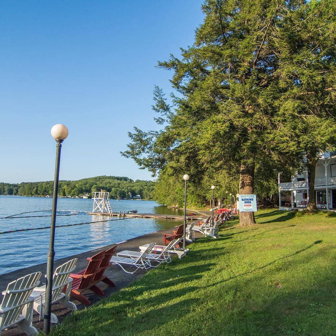 The Marvelous Mrs Maisel Catskills Resort Is for Sale Apartment Therapy