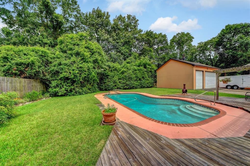 Neil Armstrong’s Former Home in Texas Is Full of MidCentury Charm
