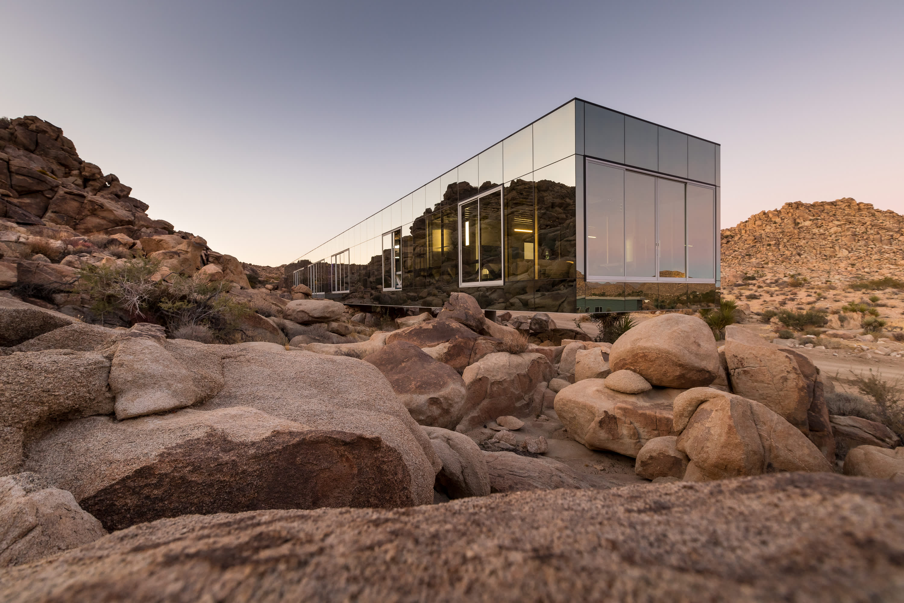 the-invisible-house-in-joshua-tree-apartment-therapy