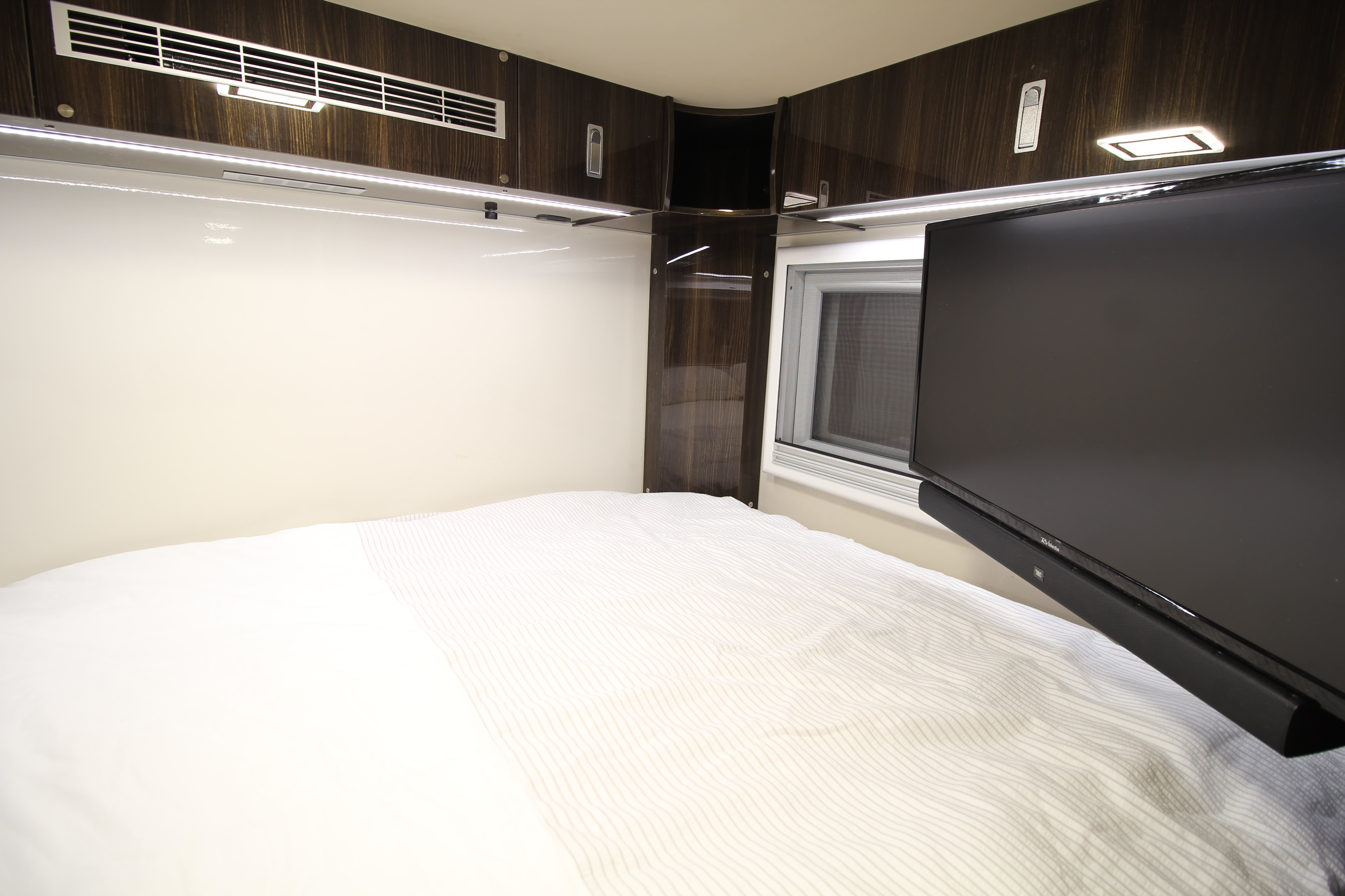 Rv Sleeps 10 For Sale 74 - j8g6rdu