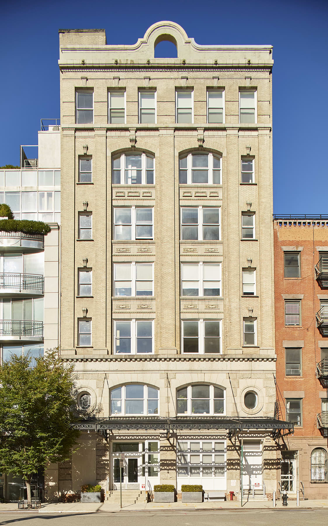 Peek Inside Alan Rickman’s New York City PiedaTerre for Sale