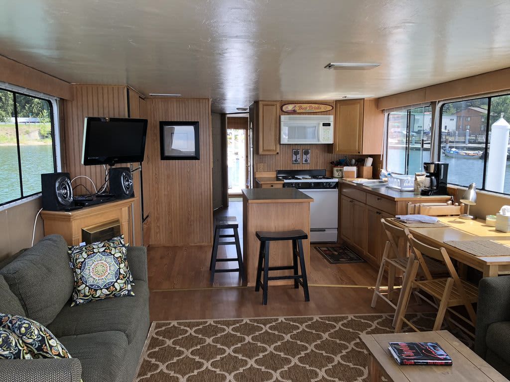 5 Cute Houseboat Rentals, Staring at 99/Night Apartment Therapy