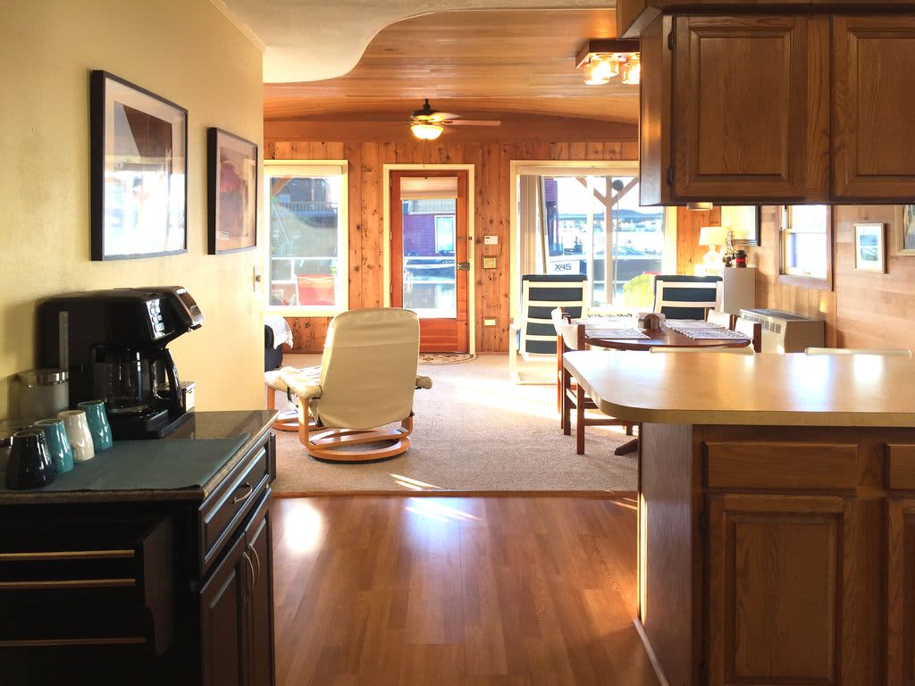 5 Cute Houseboat Rentals, Staring at 99/Night Apartment Therapy