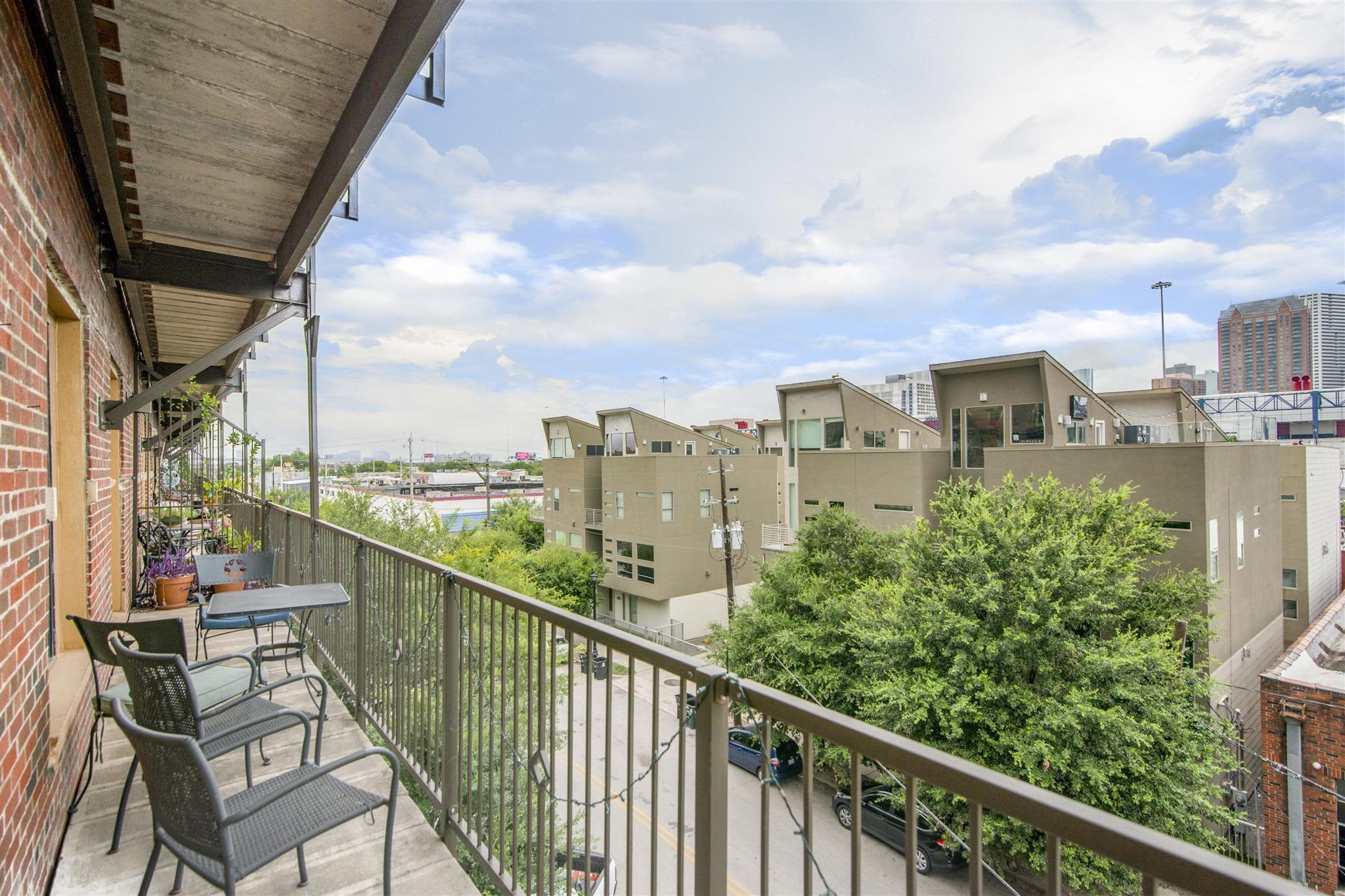 2205 McKinney Street, Unit #413, Houston, Texas, 77003 | Apartment Therapy