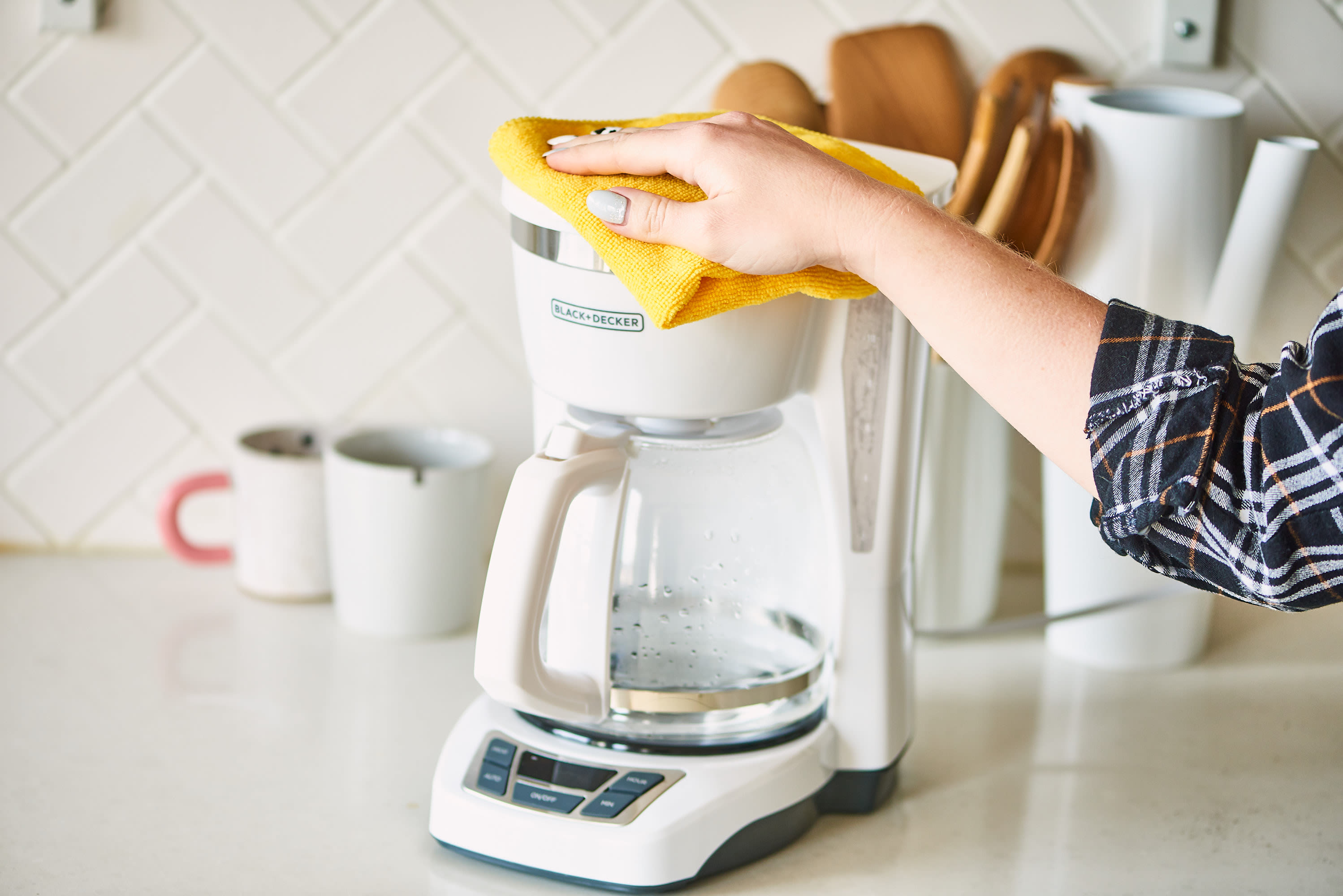 How to Clean a Coffee Maker (The Easy Way) - SmartLiving