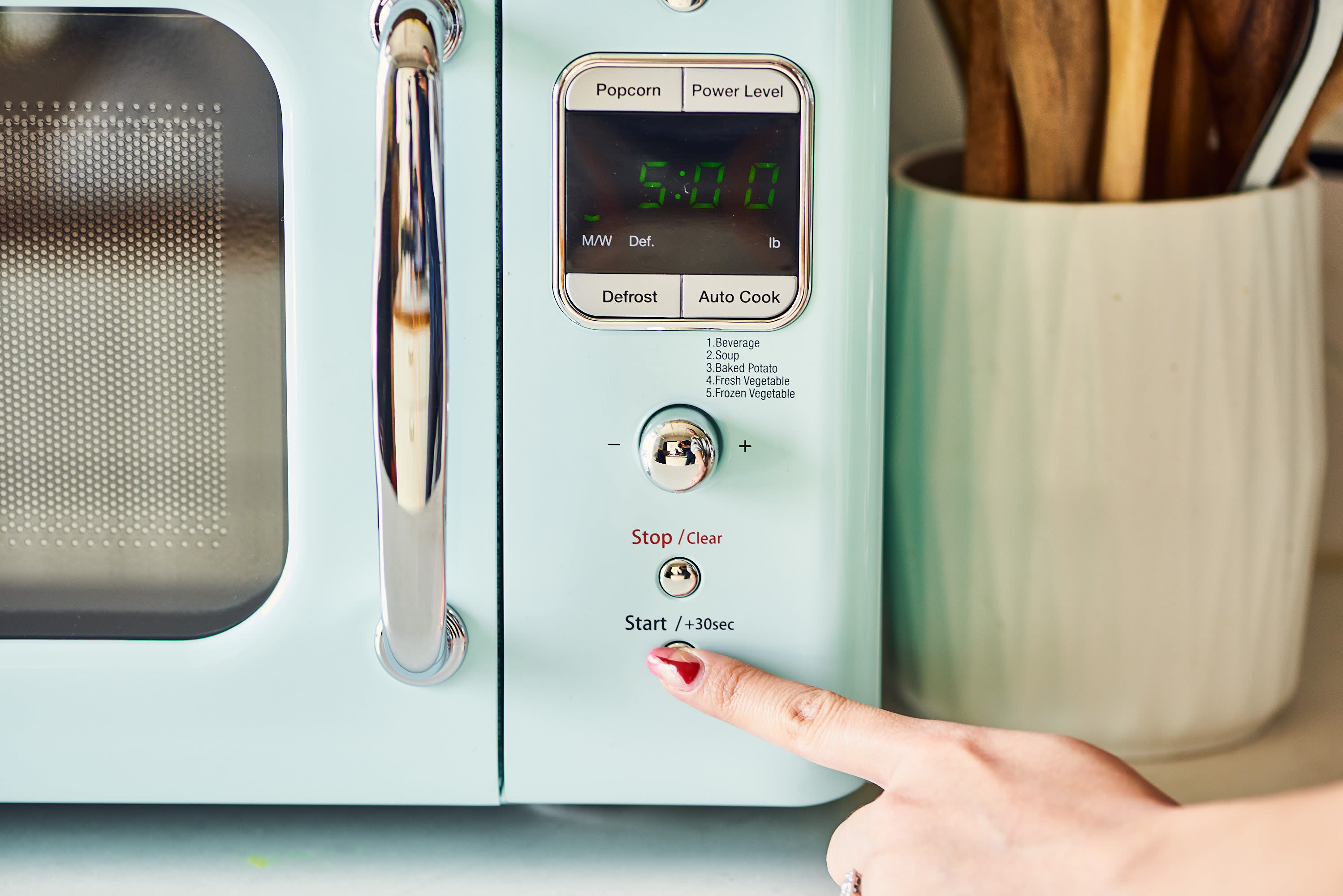 clean microwave with vinegar