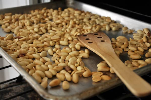 How to roast raw peanuts in a pan