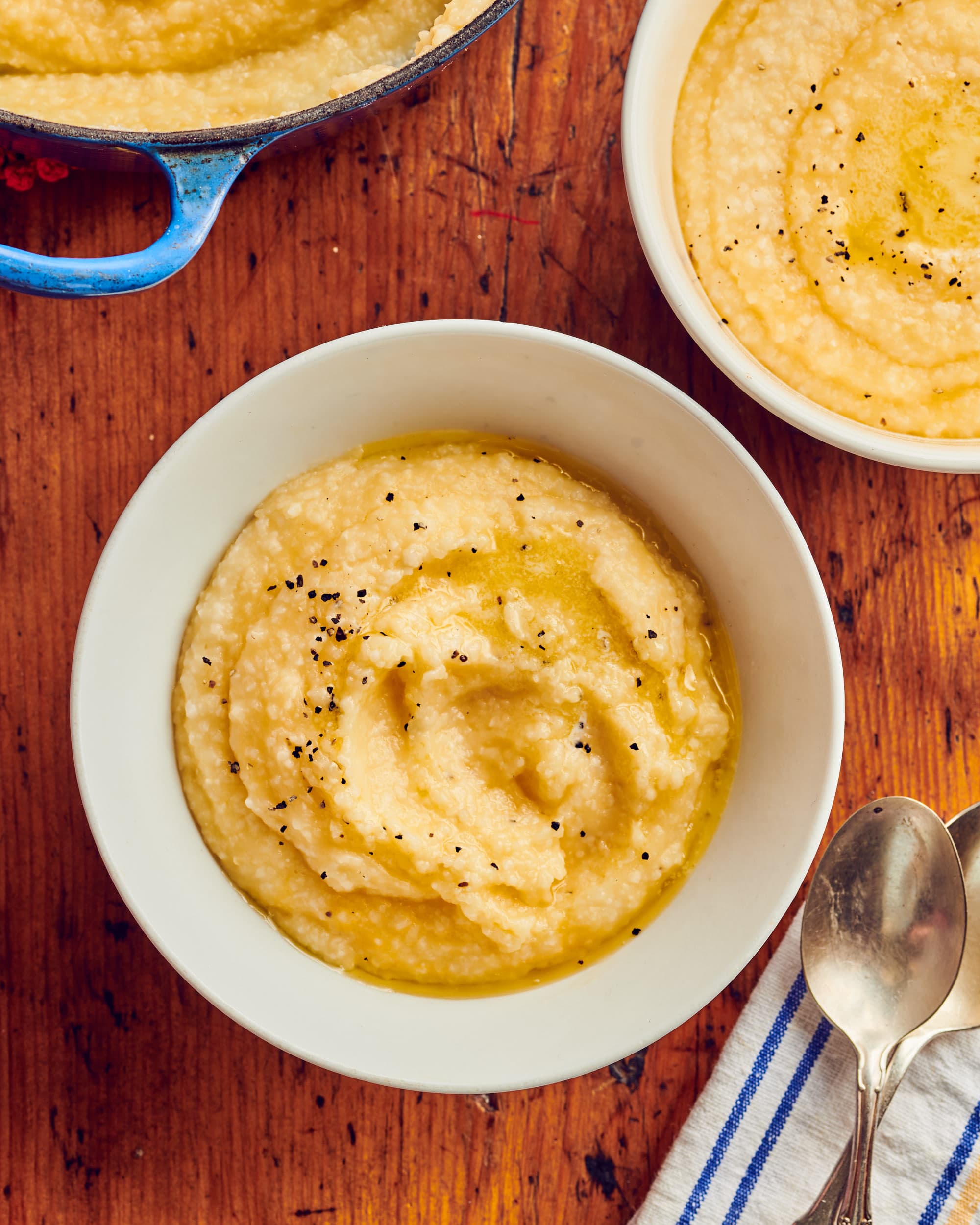 Sweet Tea and Cornbread Creamy Cheese Grits!