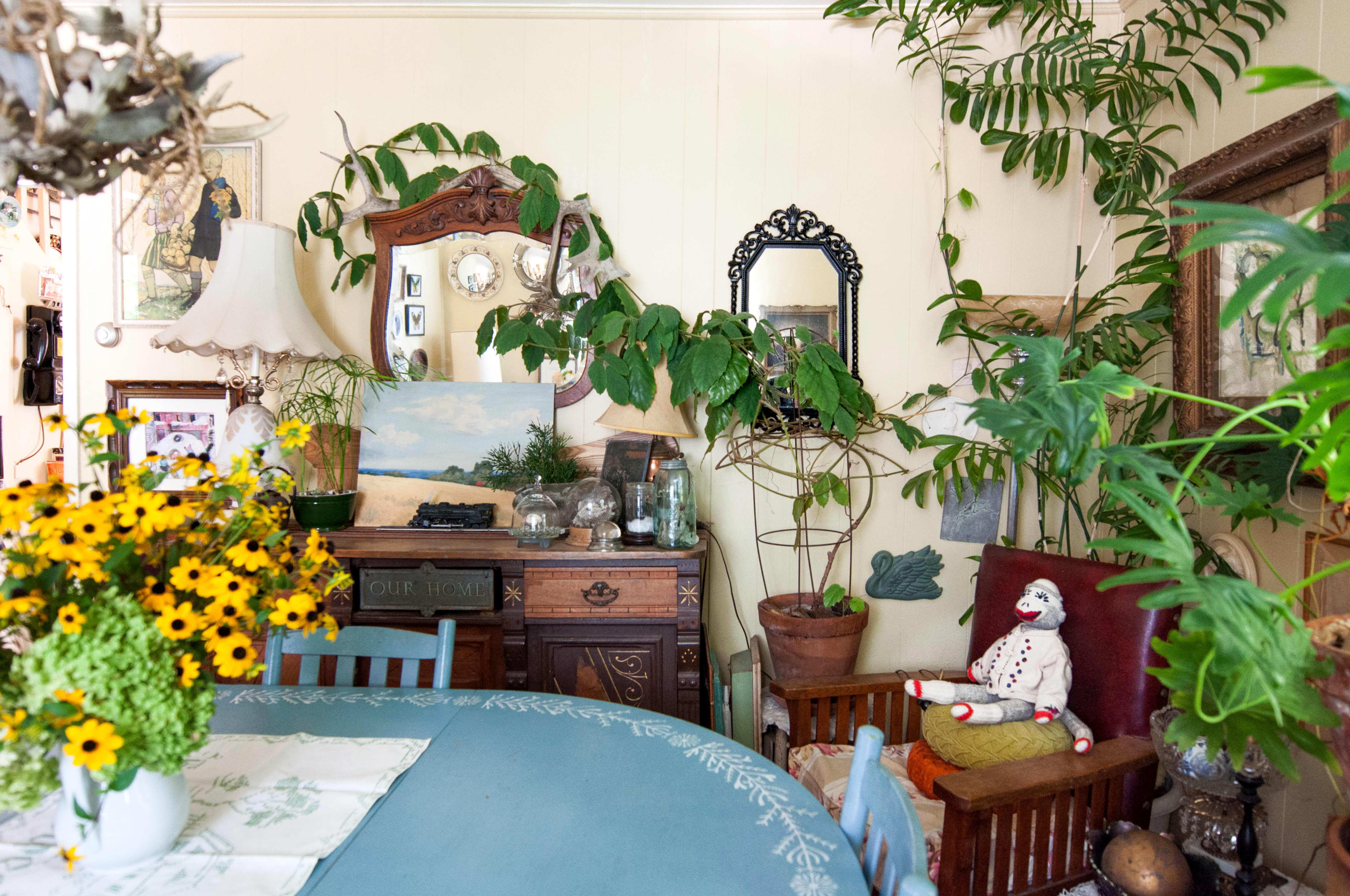 House Tour: A Quirky, Retro, Playful Home | Apartment Therapy