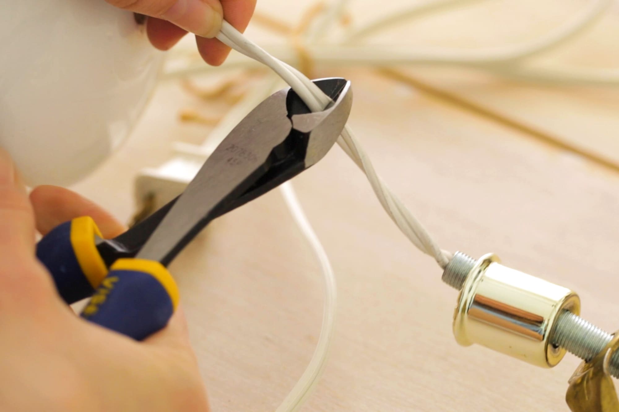 How To Rewire A Lamp Socket For Dummies