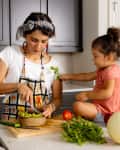 Perla Farias making guacamole with daughter.