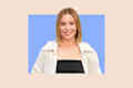Kristen Bell poses at the ÔQueenpinsÕ photocall on August 25, 2021 in Beverly Hills, CA