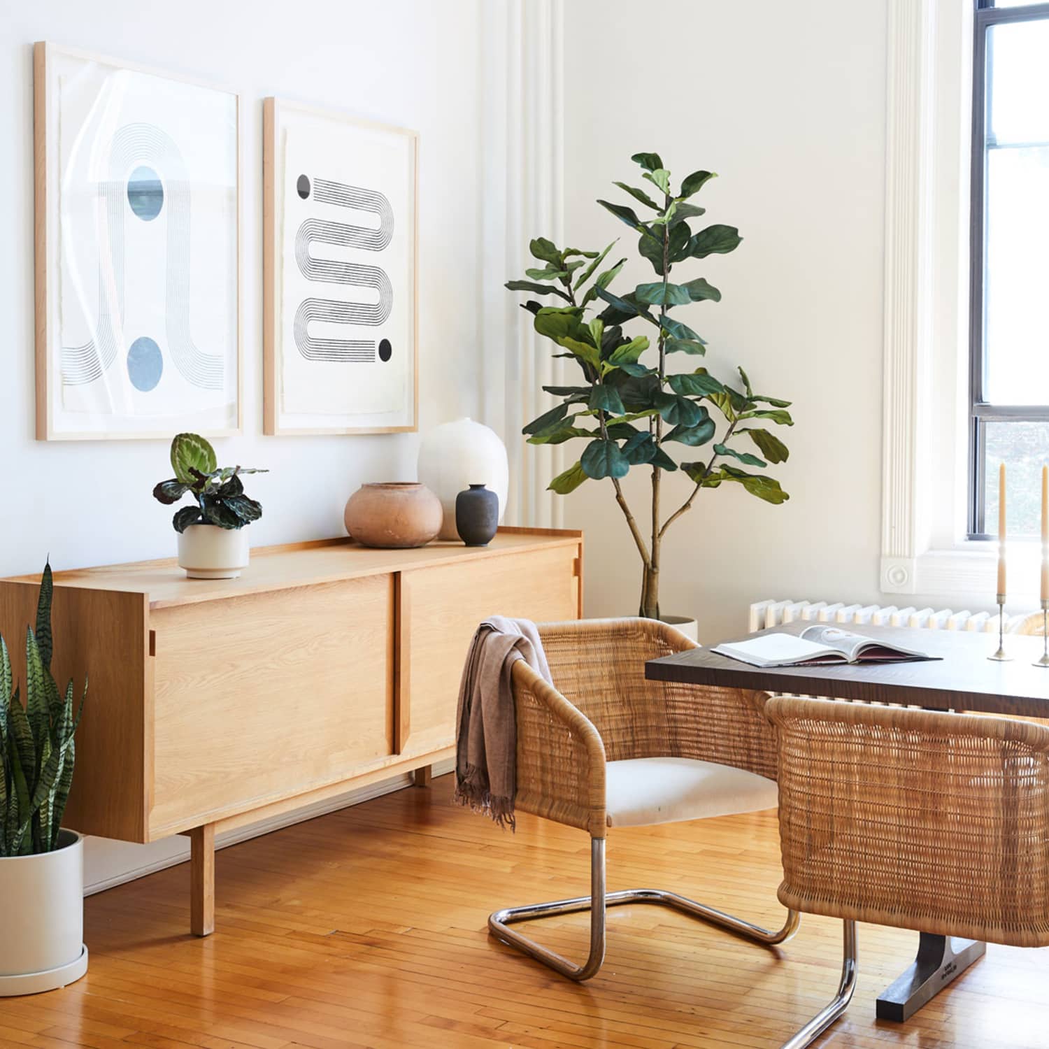 https://cdn.apartmenttherapy.info/image/upload/f_jpg%2Cq_auto%3Aeco%2Cc_fill%2Cg_auto%2Cw_1500%2Car_1%3A1/at%2Fhero_faux-live_lifestyle
