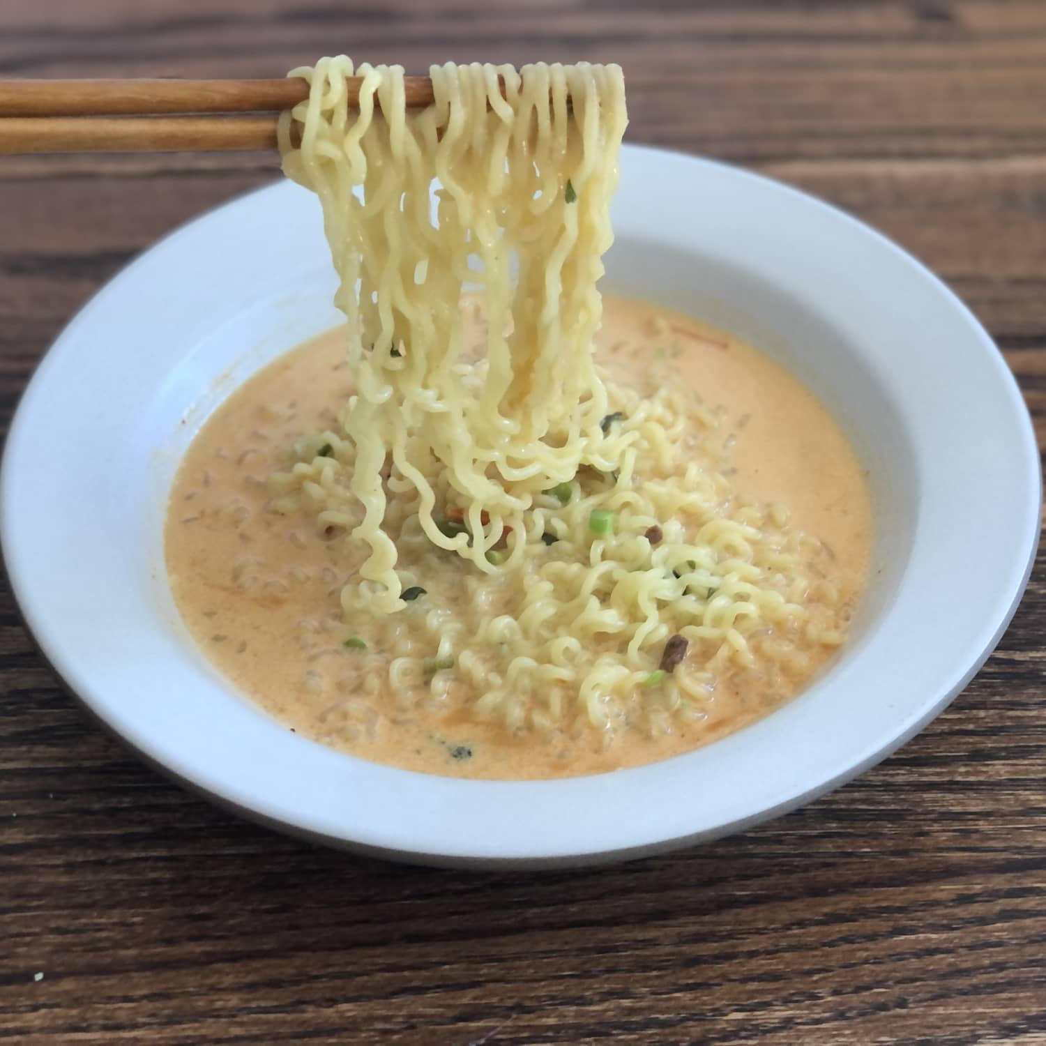 https://cdn.apartmenttherapy.info/image/upload/f_jpg%2Cq_auto%3Aeco%2Cc_fill%2Cg_auto%2Cw_1500%2Car_1%3A1/k%2FEdit%2F2021-04-Creamy-Ramen-Hack%2FIMG_8060