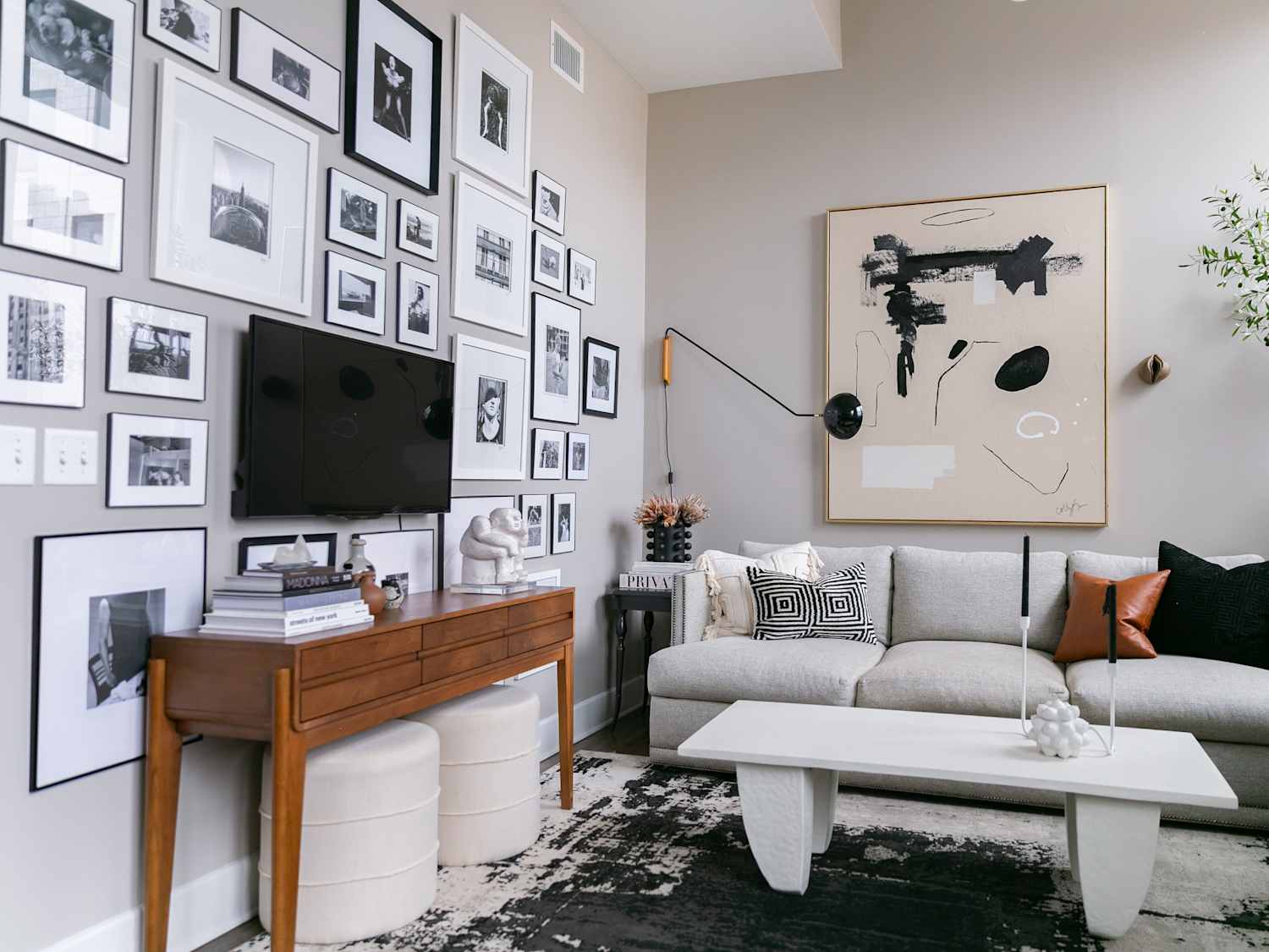 https://cdn.apartmenttherapy.info/image/upload/f_jpg%2Cq_auto%3Aeco%2Cc_fill%2Cg_auto%2Cw_1500%2Car_4%3A3/at%2Fhouse%20tours%2F2022-01%2FColby%20K%2FColbyKernbyTessaCooper-2