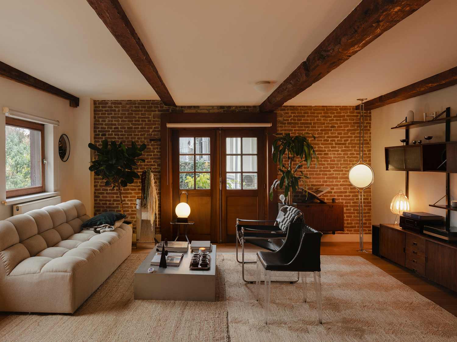 https://cdn.apartmenttherapy.info/image/upload/f_jpg%2Cq_auto%3Aeco%2Cc_fill%2Cg_auto%2Cw_1500%2Car_4%3A3/at%2Fhouse%20tours%2F2025%2Fjanuary%2Fcylia-h%2Ftours-amsterdam-cylia-h-01