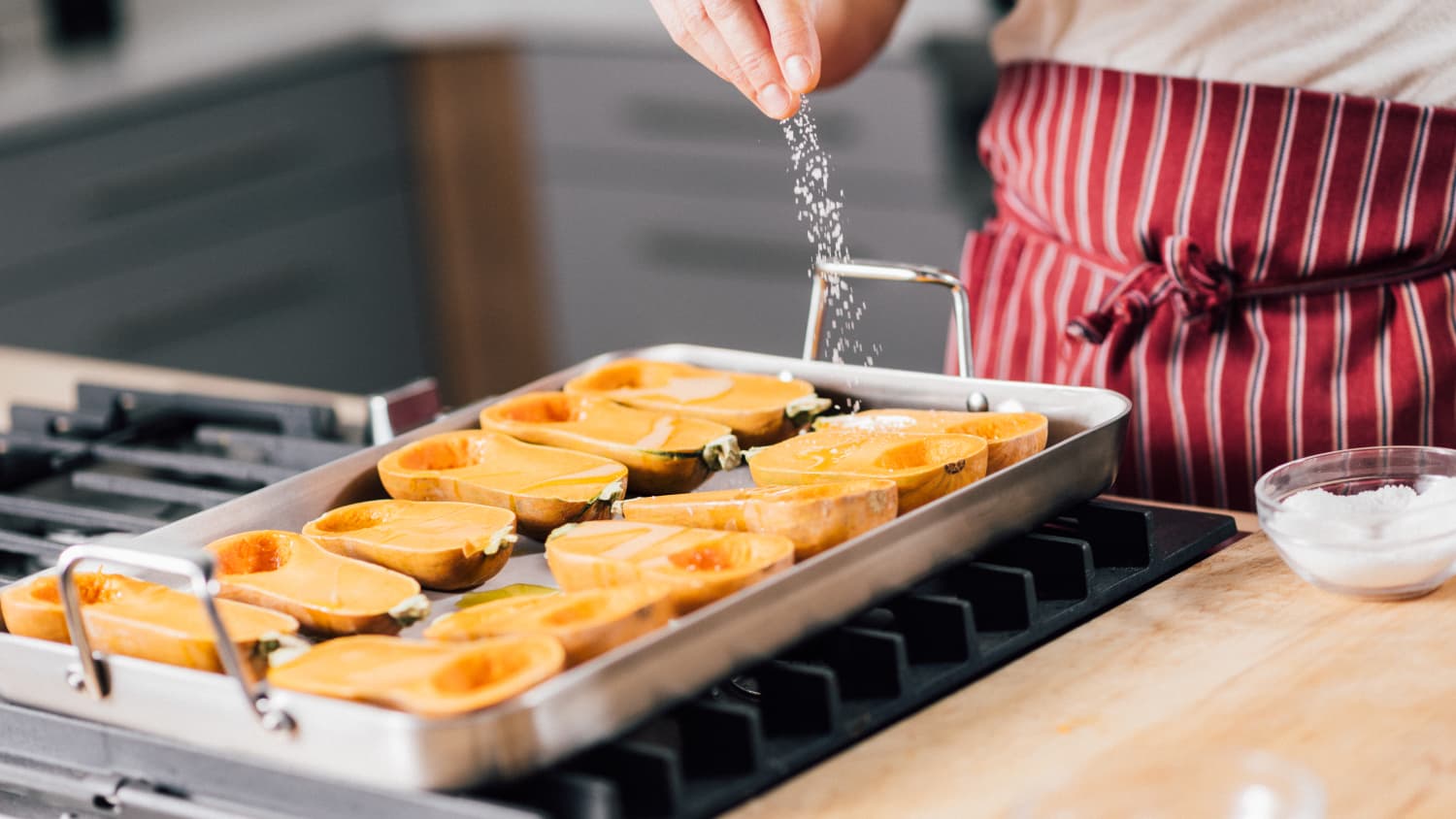 The Difference Between Roasting Pans & Baking Dishes