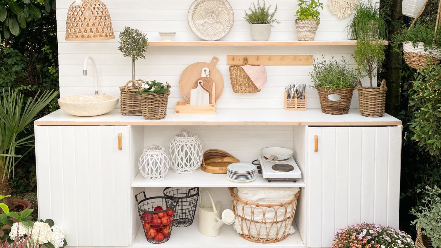 21 Outdoor Kitchen Ideas (With Photos of Inspiring Spaces)