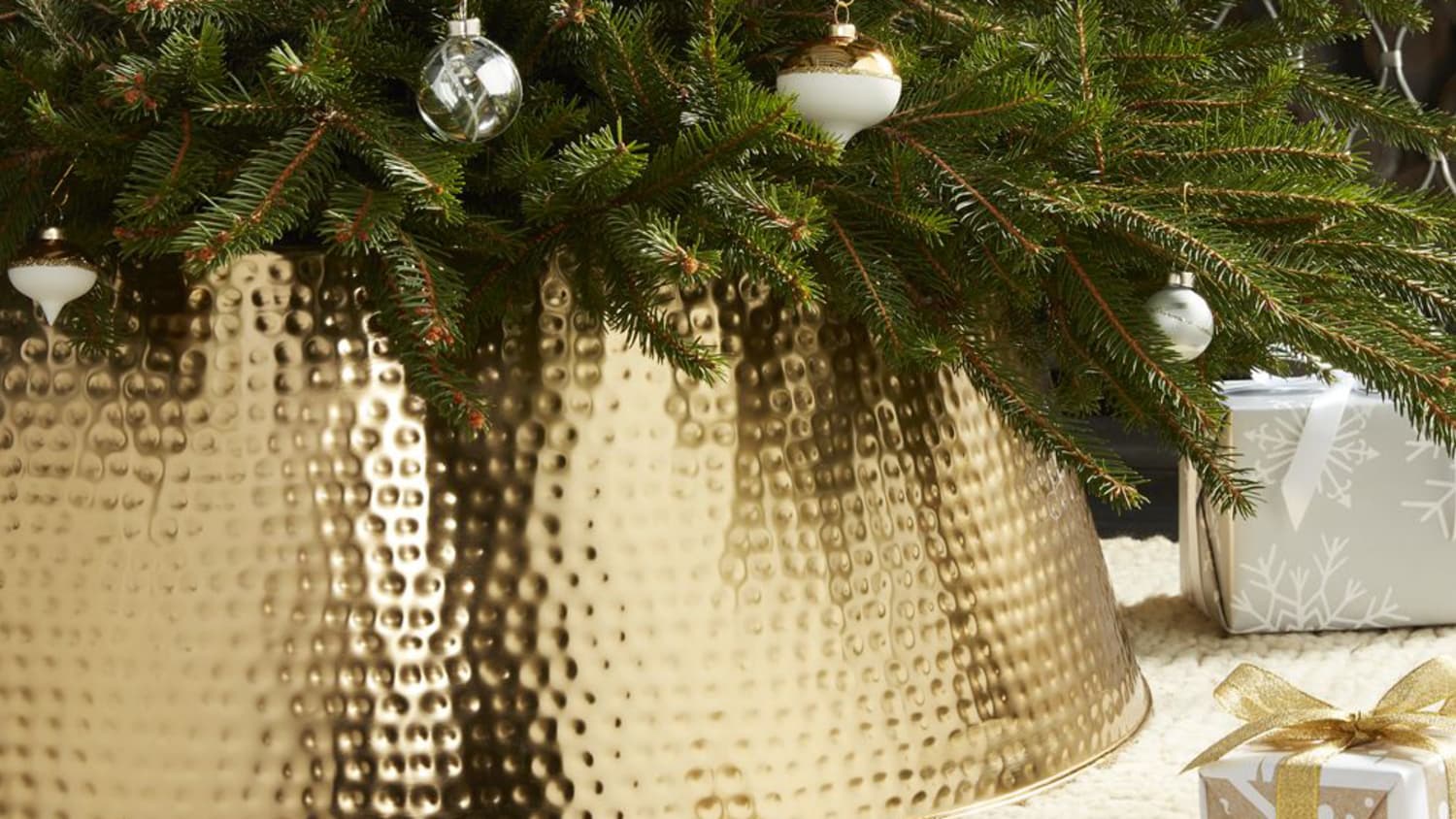 What Are Christmas Tree Collars Where To Get Them Apartment Therapy