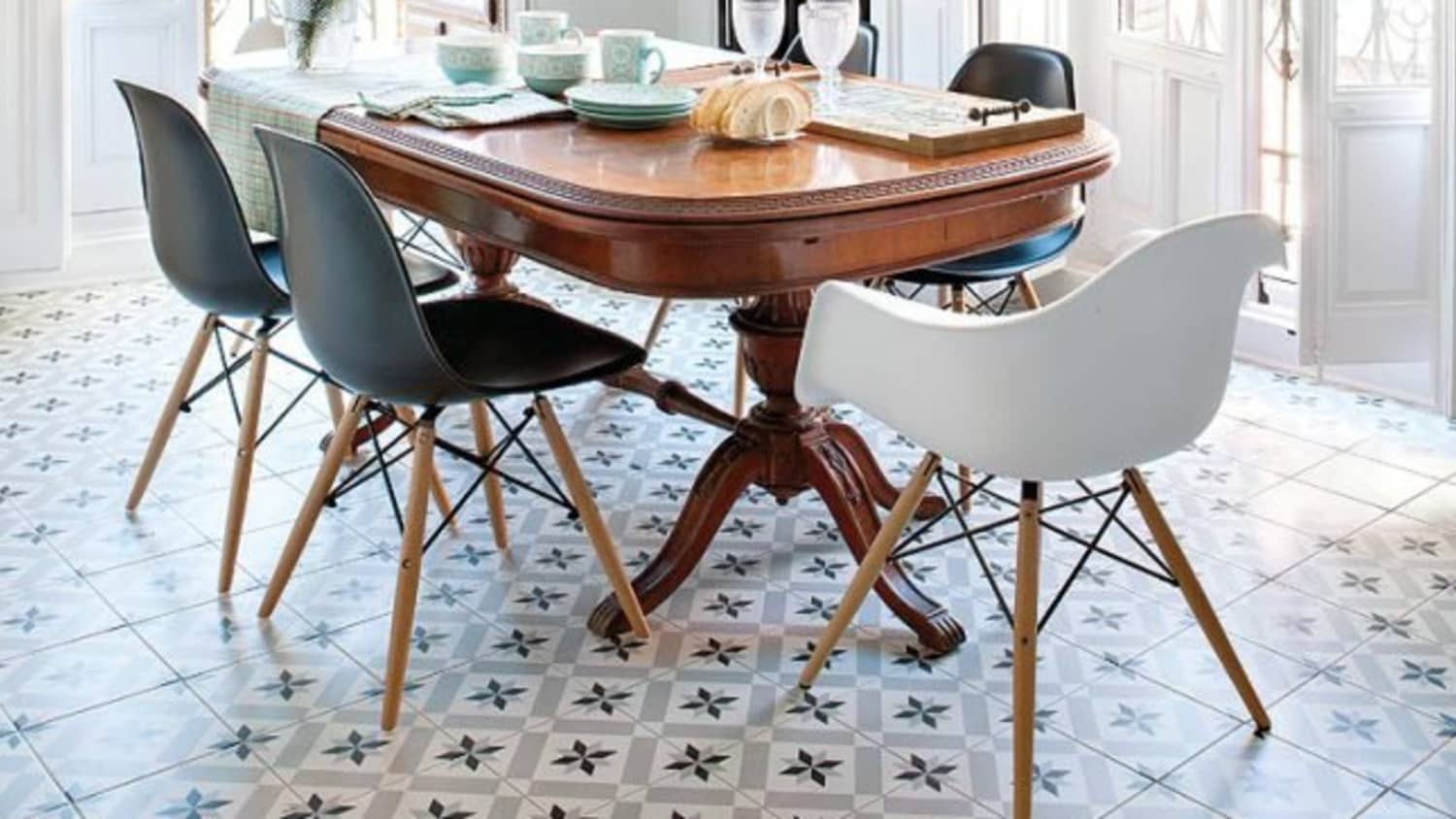 Look We Love Traditional Table Plus Modern Chairs Apartment Therapy