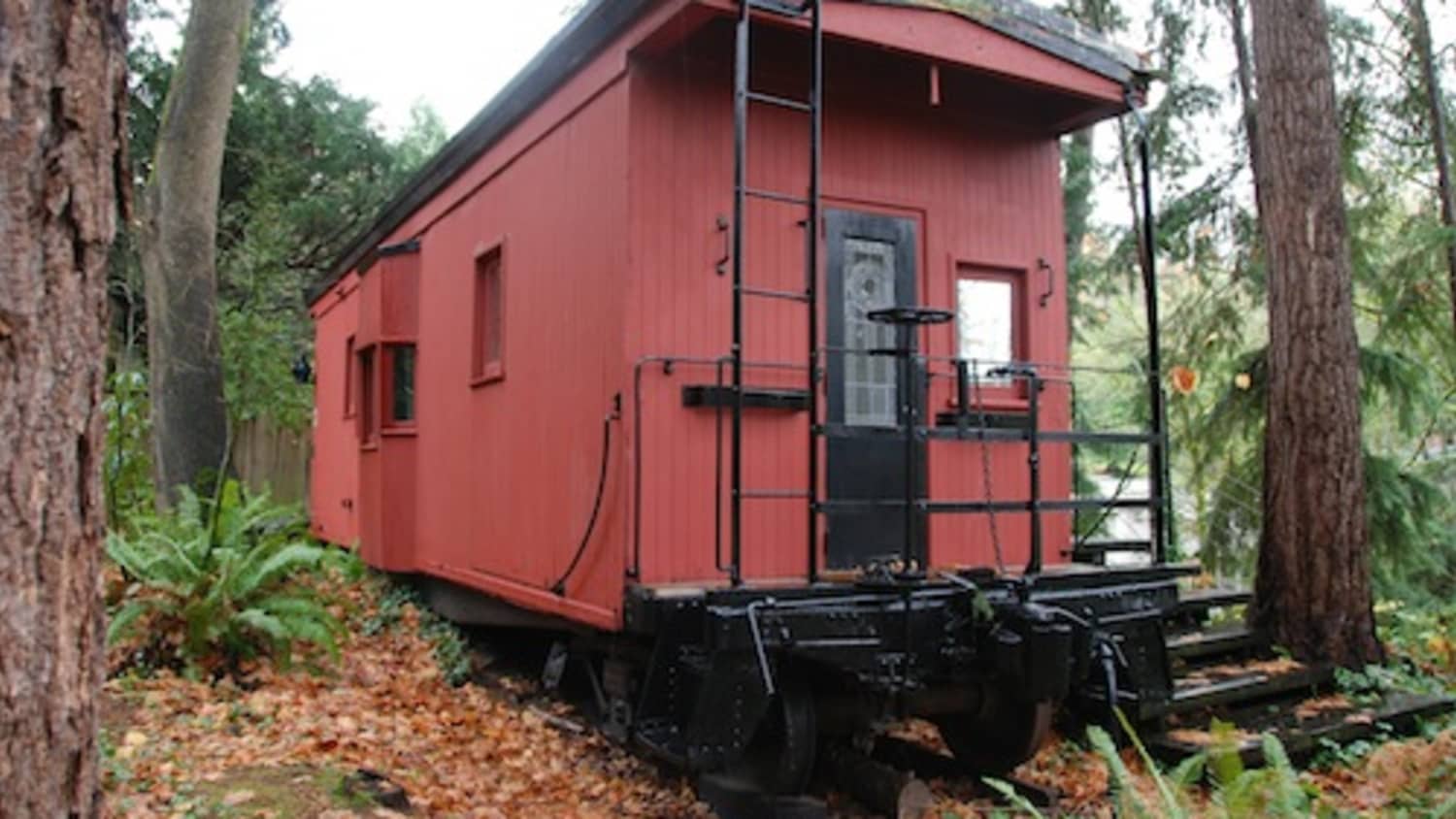 The Davidson S 1949 Railroad Caboose Apartment Therapy