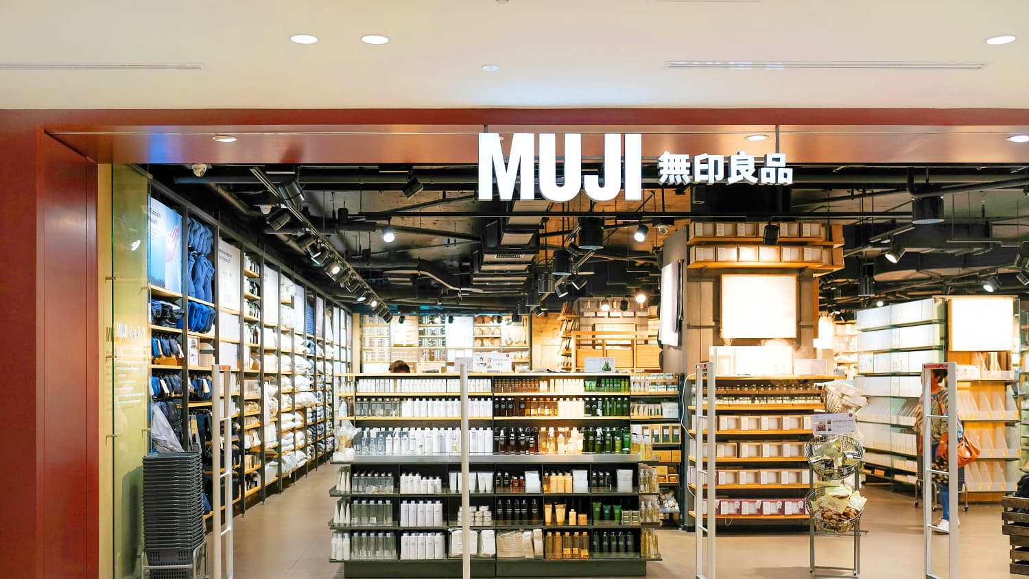 Muji S First New Furniture Collection In A Decade Is As Minimal As You D Expect Apartment Therapy
