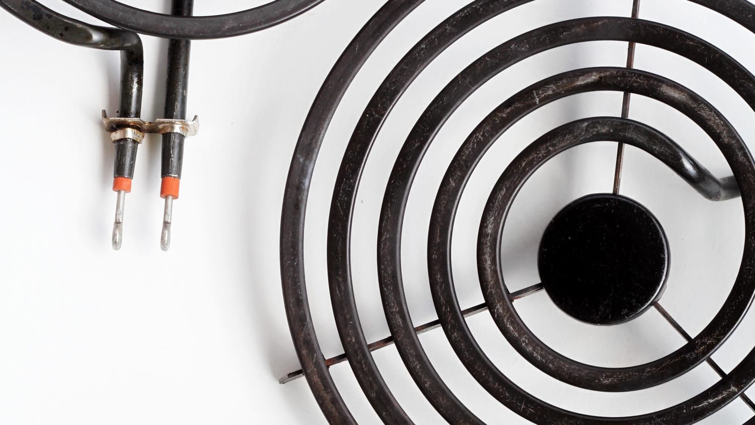 How to Get Burnt Food Off an Electric Coil Cooktop