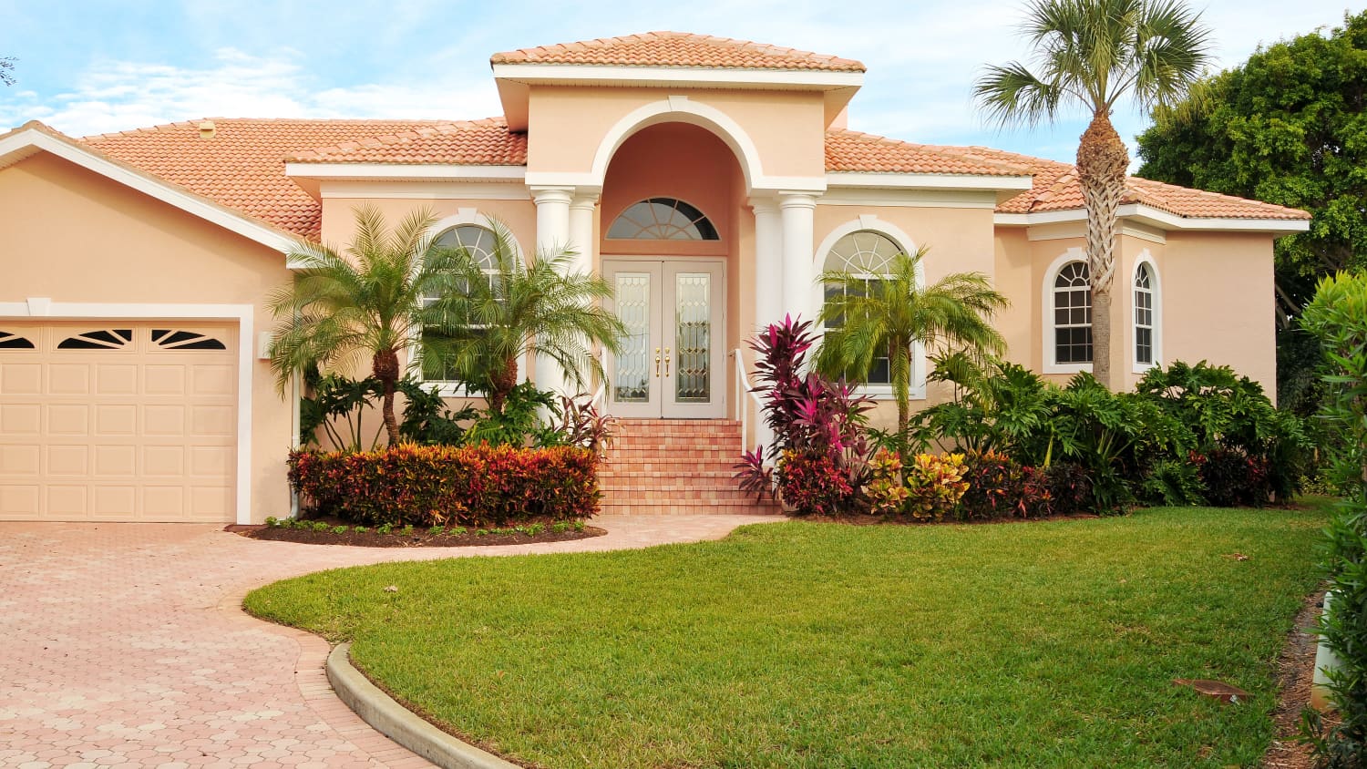 3 Reasons You Should Consider A Stucco House Apartment Therapy