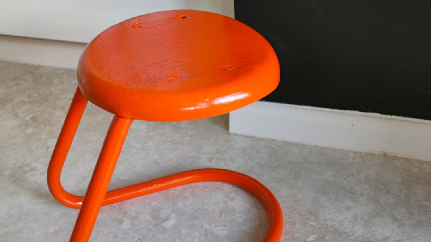 How To Spray Paint Metal Furniture Apartment Therapy