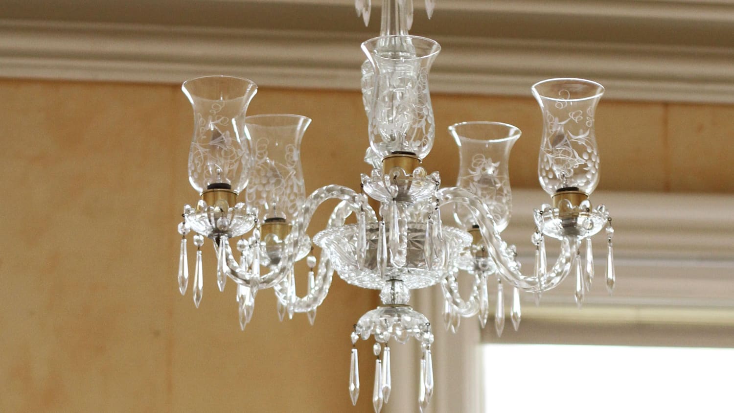 How To Clean a Chandelier | Apartment Therapy, image size:1500x844