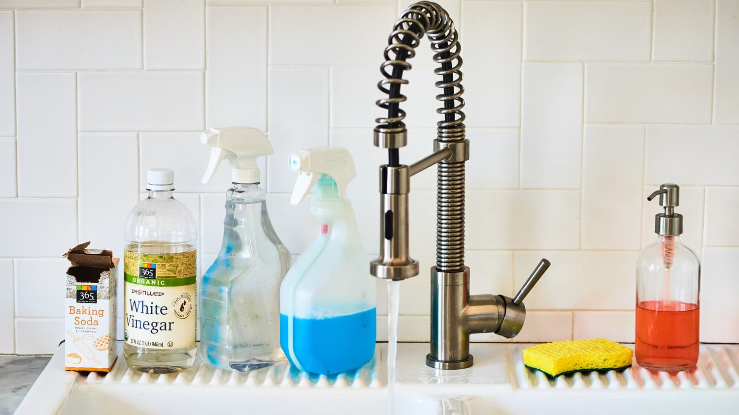 Wash Colors In Cold Or Hot Water / Choose The Correct Water Temperature For Laundry / You can prevent most color bleeding problems by using cold water while doing your laundry.