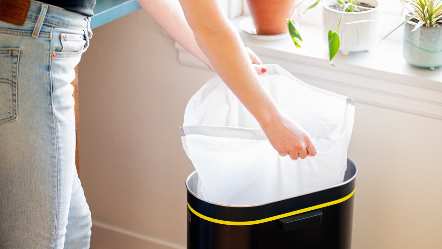 Replacing Your Simplehuman Garbage Bags for Trash Bins, 30L / 8