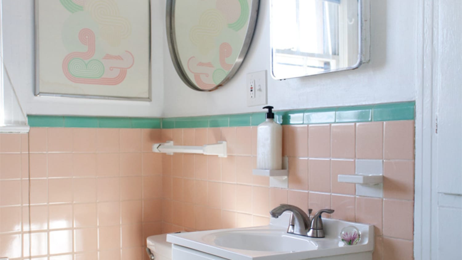 12 Retro Bathroom Ideas Cool Old Style Bathroom Photos Apartment Therapy