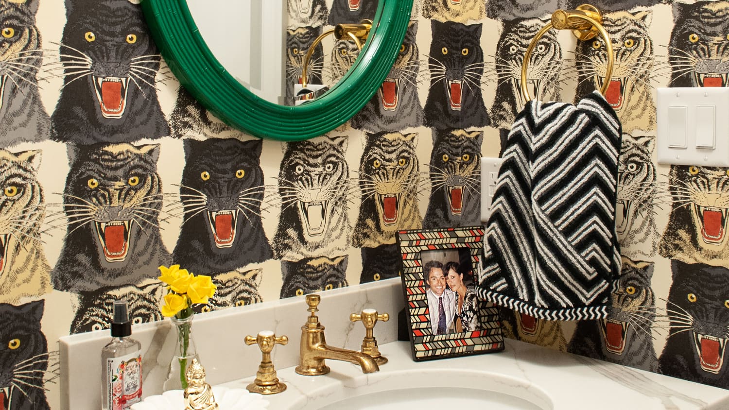 19 Gorgeous Half Bath Ideas How To Decorate A Powder Room Apartment Therapy