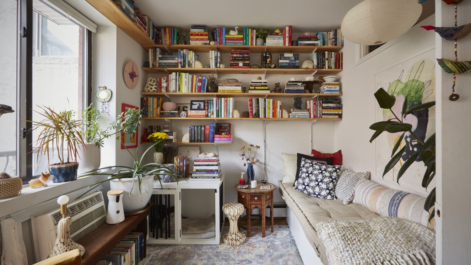 450-Square-Foot NYC Rental With Budget Book Storage Solutions