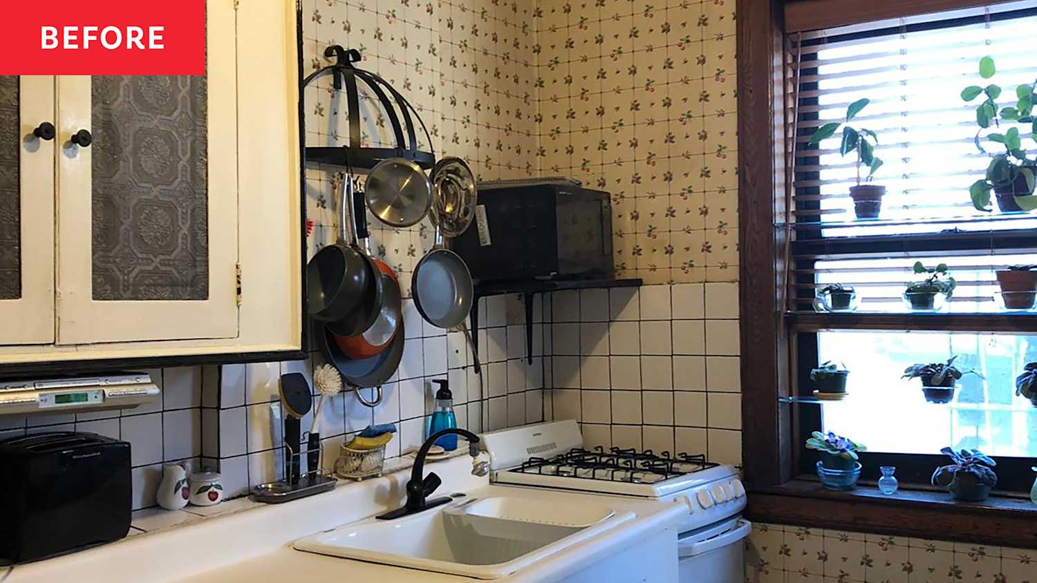 Before \u0026 After: A 1940s Kitchen Gets a Bold, Blue Makeover | The Kitchn, image size:1500x844