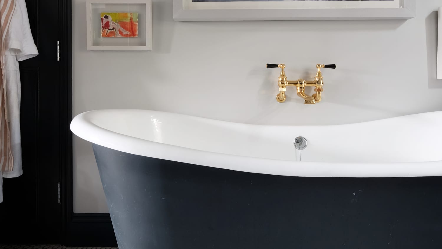 How To Clean An Old Porcelain Enamel Bathtub Or Sink Apartment