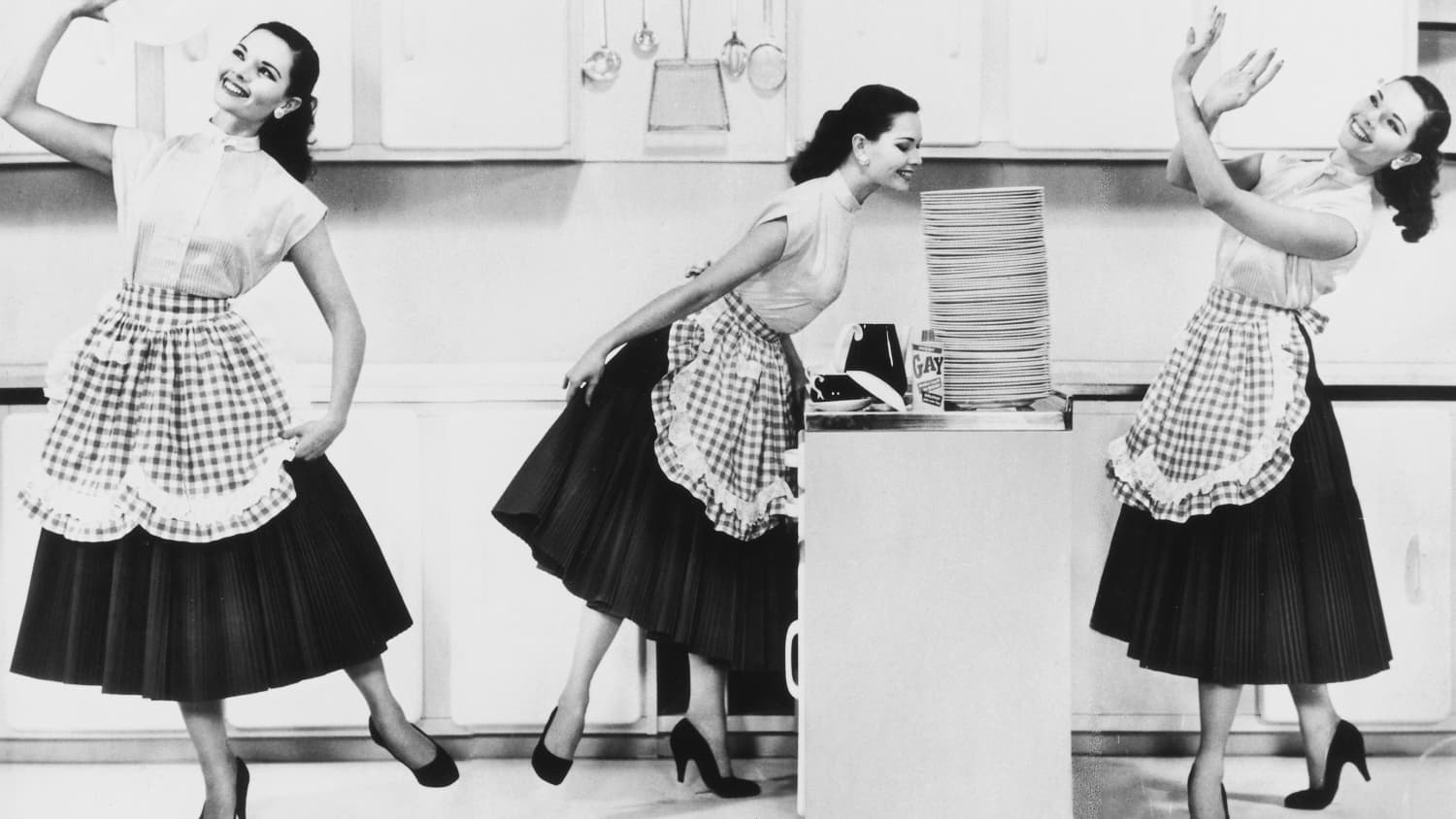 Here's What a 1950's Housewife's Cleaning Schedule Was Like