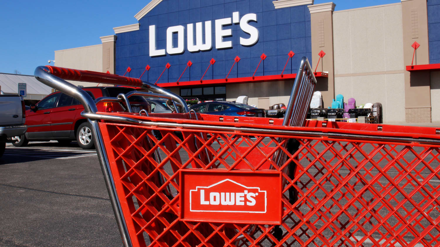 Lowe's Is Selling Adorable Mini $1 Buckets |