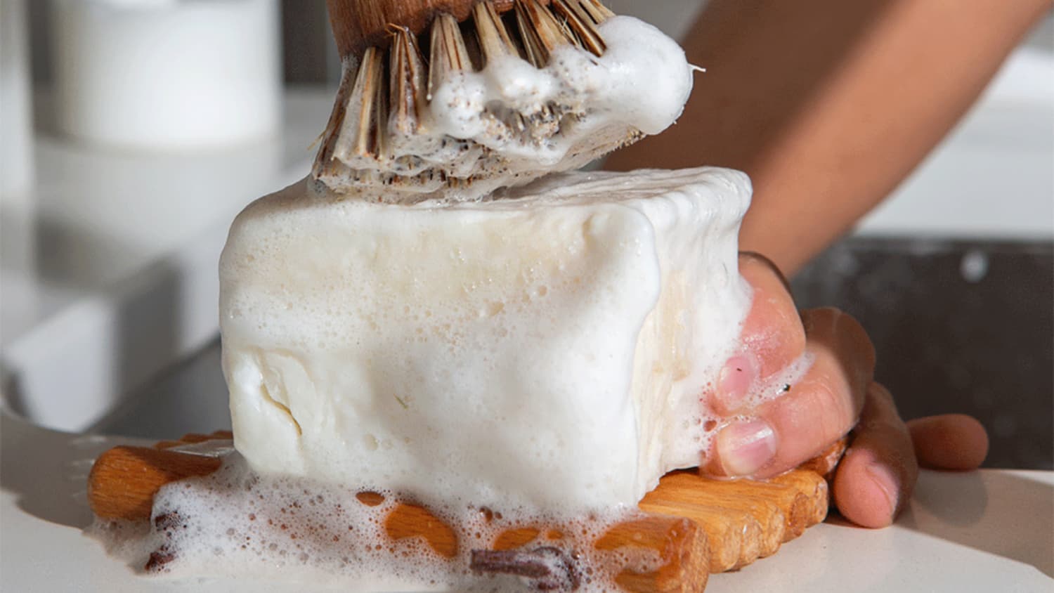 Solid Dish Soap vs. Liquid Dish Detergent: Which is Better ...