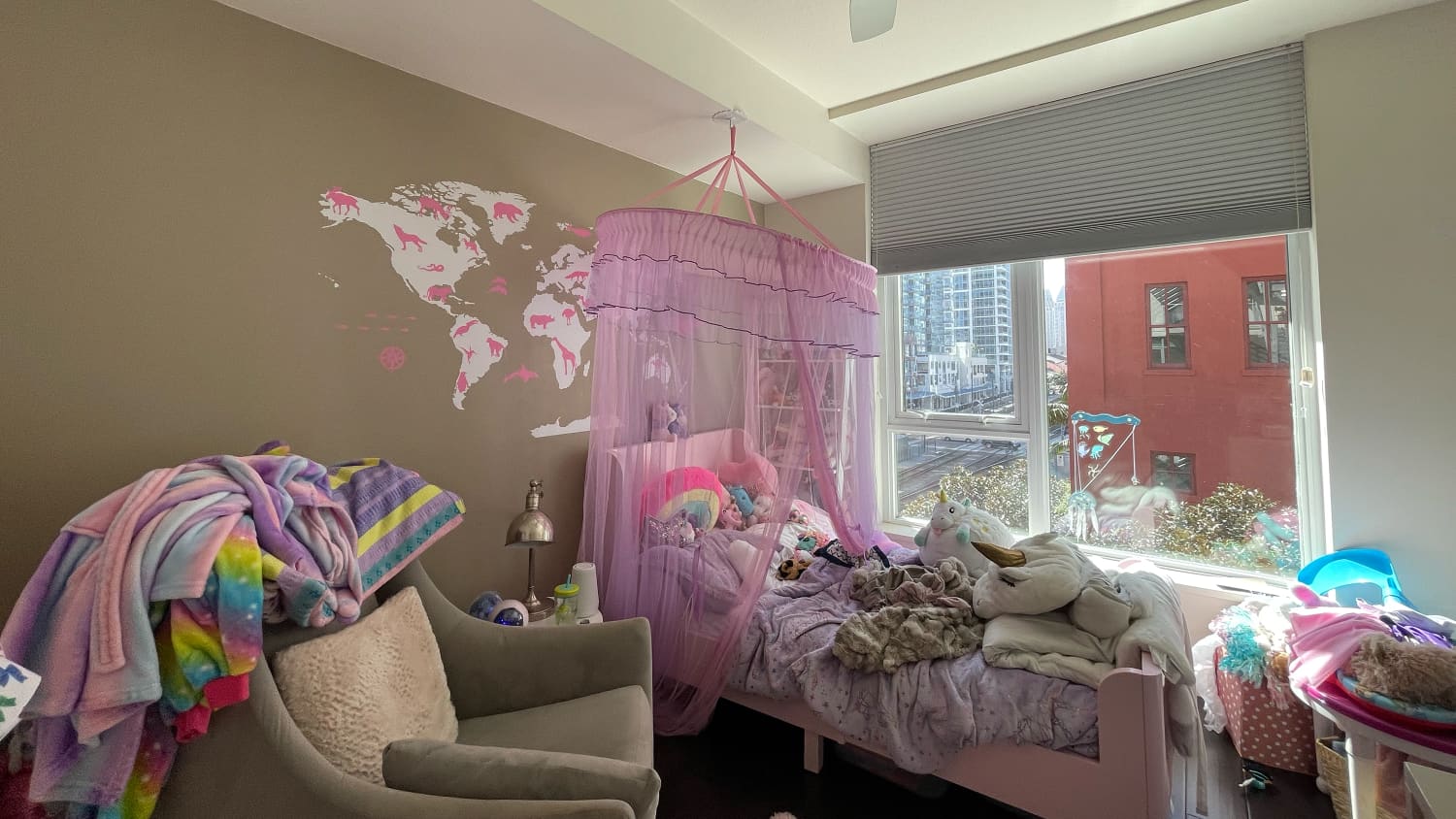 A Huge Built-In Makes a Shared Kids' Room Feel Twice as Big | Apartment  Therapy, image size:1500x844